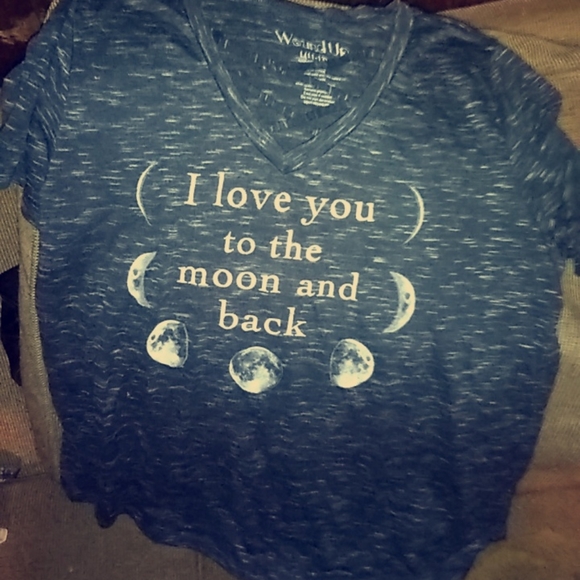 A bunch of clothes - Picture 4 of 8